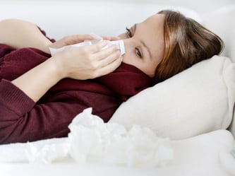 Wer eine Grippe oder eine Erkältung hat, sollte sich schonen. Der Infekt muss vollständig ausheilen, ehe man sich wieder körperlich betätigt - sonst riskiert man eine Herzmuskelentzündung. Foto: Frank May