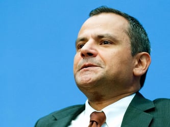 Sebastian Edathy am Donnerstag in der Bundespressekonferenz in Berlin. Foto: Maurizio Gambarini