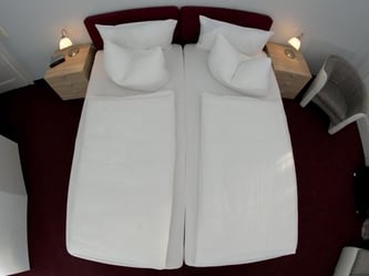 In der Regel bezahlt der Gast fünf Prozent des Übernachtungspreises. Foto: Swen Pförtner