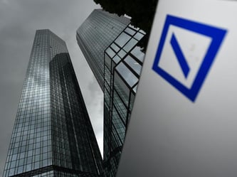 Dunkle Wolken über der Zentrale der Deutschen Bank in Frankfurt am Main aufgezogen. Foto: Arne Dedert