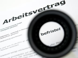 Ein befristeter Arbeitsvertrag kann öfter als dreimal verlängert werden. Allerdings nur, wenn Krankheits- oder Elternzeitvertretung der Grund ist. Foto: Andrea Warnecke