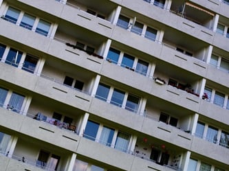 Fassade eines Wohnblocks. Foto: Ole Spata/Illustration