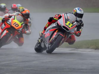 Nicht nur Profi-Fahrer brauchen Motorradkleidung mit Schutzfunktion. Foto: Jan Woitas