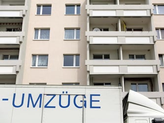 Ein Umzug kostet nicht nur Nerven, sondern auch Geld. Foto: Jan Woitas