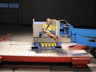 Kindersitze müssen im Ernstfall schützen. In einem aktuellen Test von ADAC und der Stiftung Warentest meisterten 17 von 26 Modellen diese Aufgabe «gut». Foto: Stiftung Warentest