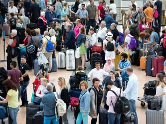 In vielen Bundesländern haben die Sommerferien begonnen und somit auch der Weg in den Urlaub. Foto: Christian Charisius