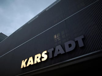 Im laufenden Geschäftsjahr will Karstadt nach früheren Angaben wieder den Sprung in die Gewinnzone schaffen. Foto: Oliver Berg