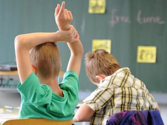 Fünftklässler an einem Gymnasium: Eine neue internationale Studie vergleicht Bildungssysteme. Foto: Daniel Bockwoldt/Archiv