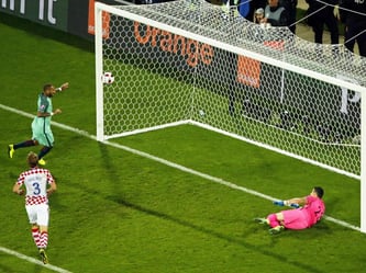 Der eingewechselte Ricardo Quaresma entscheidet mit seinem Tor in der Nachspielzeit das Spiel. Foto: Shawn Thew