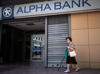 Insgesamt vier Banken, darunter auch die Alpha Bank, brauchen knapp 15 Milliarden Euro. Foto: Socrates Baltagiannis/Archiv