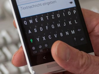 Betrüger wollen mit üblen Tricks Smartphone-Besitzer schädigen. Foto: Lukas Schulze