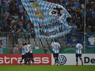 Der TSV 1860 München hat mit dem 2:1-Sieg gegen den KSC die 2. Runde erreicht. Foto: Angelika Warmuth