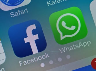 22 Milliarden Dollar hat Facebook vor einem Jahr für Whatsapp bezahlt. Weiter steht die Frage im Raum: Wird Facebook eines Tages Nutzerdaten des Kurzmitteilungsdienstes verwenden? Foto: Patrick Pleul