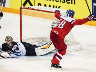 Der tschechische Routinier Jaromir Jagr (r) bewies erneut seine Extraklasse. Foto: Filip Singer