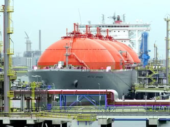 Verflüssigtes Erdgas ist zwar umweltfreundlich, als Treibstoff für die Schifffahrt kann es sich trotzdem noch nicht durchsetzen. Foto: Lex van Lieshout