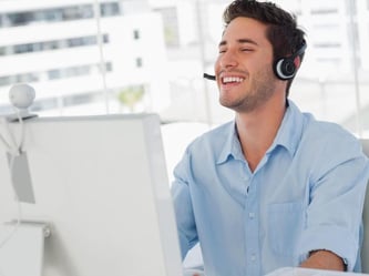 Zu Hause lernen und trotzdem mit anderen vernetzt sein: Neue digitale Trends bei Weiterbildungen machen das möglich. Foto: Wavebreak Media