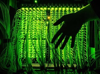 Kunden sind manchmal schutzlos. Internetfirmen sammeln und verwerten Nutzerdaten. Foto: Daniel Reinhardt