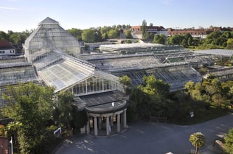 Blick von oben auf die Gewächshausanlage des Botanischen Garten in München (Foto: Franz Höck, Botanischer Garten München-Nymphenburg)