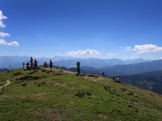 Blick vom Gipfel vom Riedberger Horn. Foto: Karl-Josef Hildenbrand/Archiv