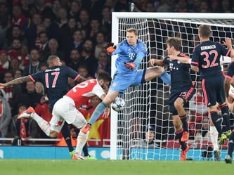 rsenals Olivier Giroud nutzte den Fehler von Bayern-Keeper Manuel Neuer zum 1:0. Foto: Tobias Hase