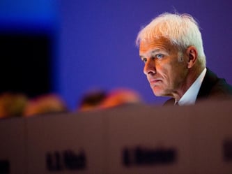 Porsche-Chef Matthias Müller betonte, auch der Stuttgarter Sportwagenkonzern beschäftige sich mit einem E-Auto. Foto: Julian Stratenschulte