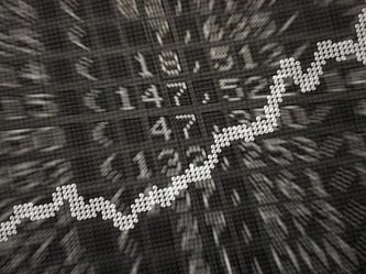 Zwei Drittel der Dax-Chefs verdienten im vergangenen Jahr mehr, die Dax-Konzerne selbst verringerten ihr Ergebnis um sieben Prozent. Foto: Sandro Wagner/Archiv