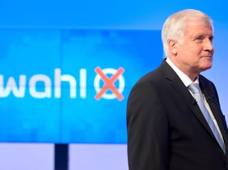 Den Wählern müsse man dann klarmachen, dass sie nicht Merkel, sondern die CSU wählten, so Seehofer. Foto: Peter Kneffel/Archiv