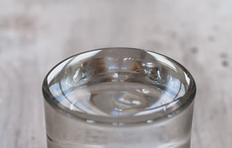 表面張力の働いた液面