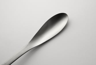 通常のスプーンよりも皿部分を1mm以下と極限まで薄くした。