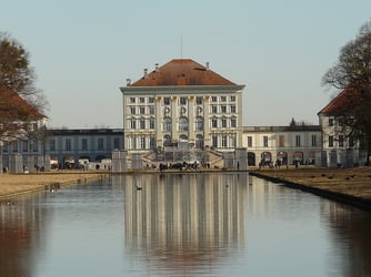 Das wunderschöne Schloss Nymphenburg in München inklusive Park (Foto: pixabay.com / Hans)