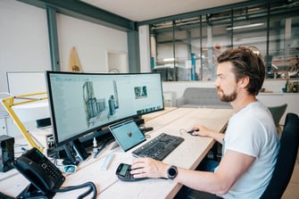 Ulrich Diefenbach bei Kompanja Campingbusse im Office.