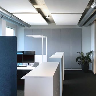 Echojass Akustik Platten aus recycelten Pet Flaschen im Grossraum Büro/ Arbeits