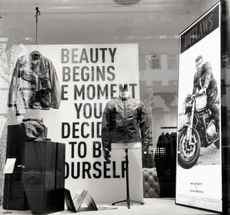 Schaufenster mit David Beckham und BELSTAFF Lederjacke 