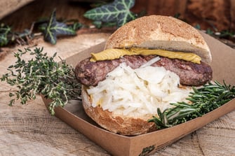 Wildbratwurst im Panini mit Krautsalat