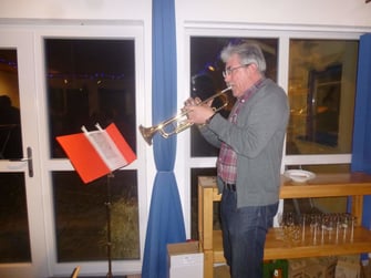 Richard Weibert bläst das neue Jahr an