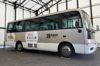 ますがた荘の送迎用マイクロバス