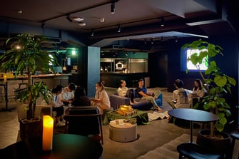 街の室内での対話。言語と非言語で共有しながら、自己理解と相互理解を促し、人とのつながりを実感する時間。