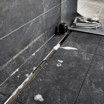 FOTOSET FÜR DUSCHRINNE VON GEBERIT Aufgebaut von Philipp Brunschwiler