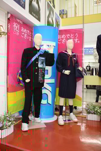 新入学SALEタペストリーを吊りました。