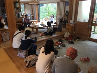 広い玄関土間は多機能