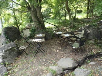 陣内さんとりんくまちゃんにお寛ぎ頂いたガーデン席