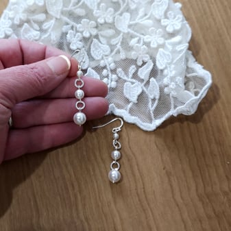 Boucles d'oreille mariée en blanc