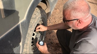 Luft auf 1,5 bar ablassen