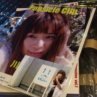 デビュー20周年記念！特典として扉に使った写真をプレゼントさせていただきました。