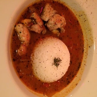 旧ヤム亭のチキンカレー。スパイスが効いていてめっちゃ旨い