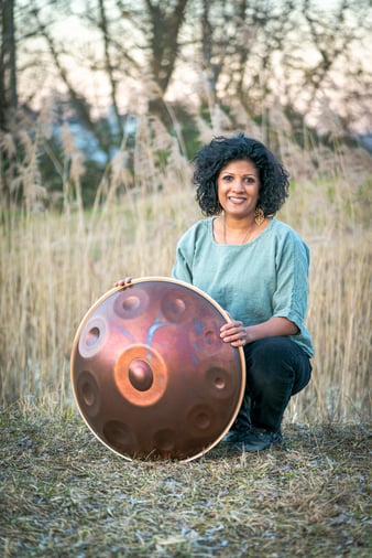 Raum der Impulse: Handpan und Meditation. Handpan-Begleitung für Yoga, Meditation und Mantrasingen. Workshops und Retreats. Grossraum Zürich und St. Gallen 