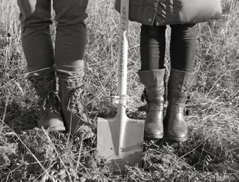 Folgende Baurituale gehören zum Bauen: Spatenstich, Grundsteinlegung, Aufrichte, Einzug und Einweihung.