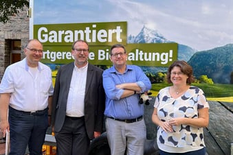 Das neue Pfarreileitungsteam von Liebfrauen freute sich sehr über den Besuch des Duisburger Kabarettisten Kai Magnus Sting beim Ehrenamts-Nachmittag. V.l.: Dr. Markus Borzymski, Pfarrer Andreas Brocke, Kai Magnus Sting und Ingrid Jungsbluth