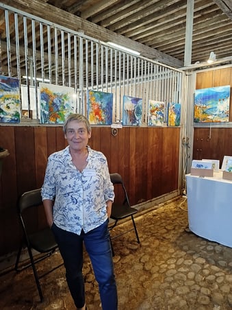 Elisabeth Augendre artiste peintre expose au Carrefour des Arts aux hars nationaux de Gelos les 20 et 21 septembre 2025