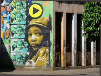 ein direkt schauendes Graffite